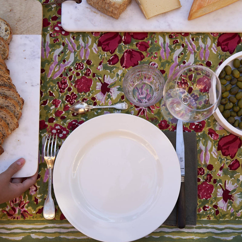 Jardin Red & Green Tablecloth 71 x 142