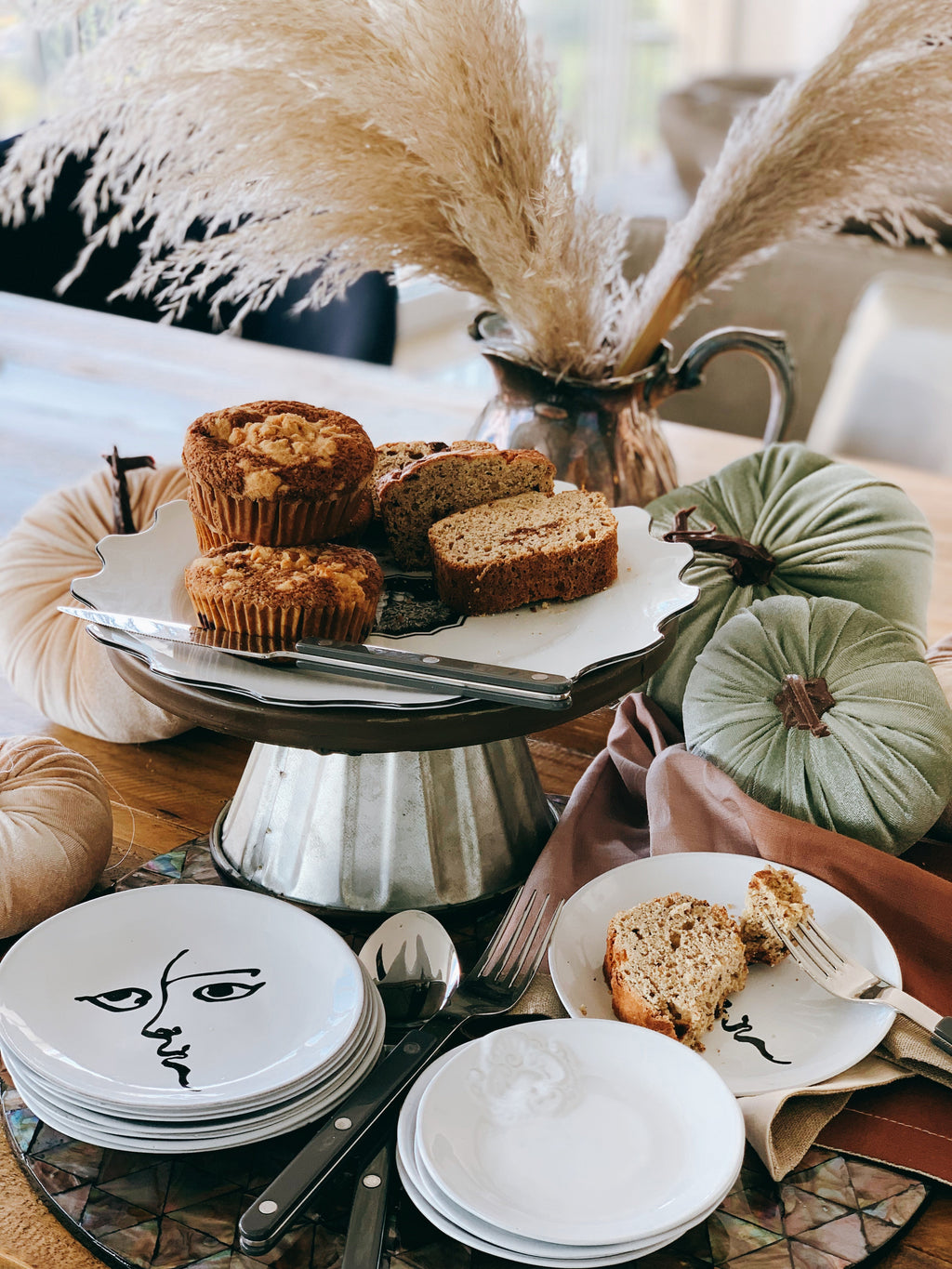 Medium Metal & Wood Cake Plate